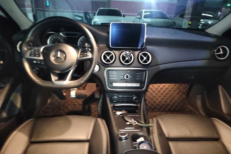 Used Mercedes-Benz GLA 2019 GLA 200 Fashion Model Center Console
