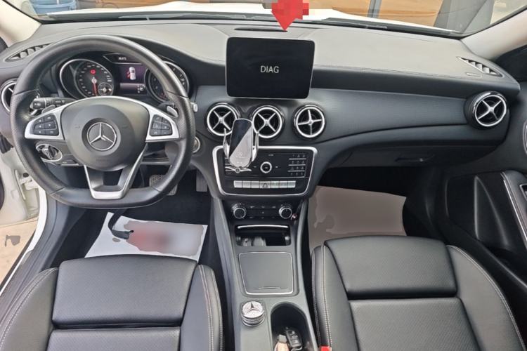 Used Mercedes-Benz GLA 2019 GLA 200 Fashion Model Center Console