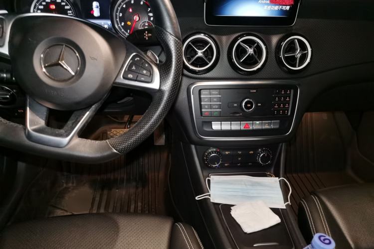 Used Mercedes-Benz GLA 2019 GLA 200 Dynamic Edition Center Console