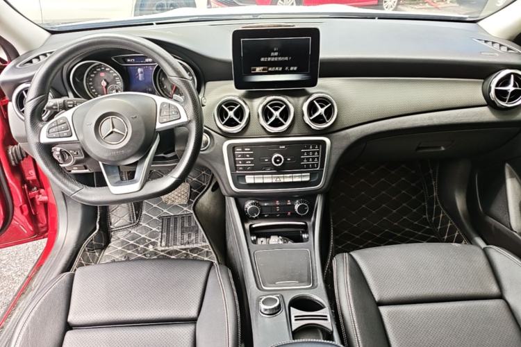Used Mercedes-Benz GLA 2019 GLA 200 Dynamic Edition Center Console