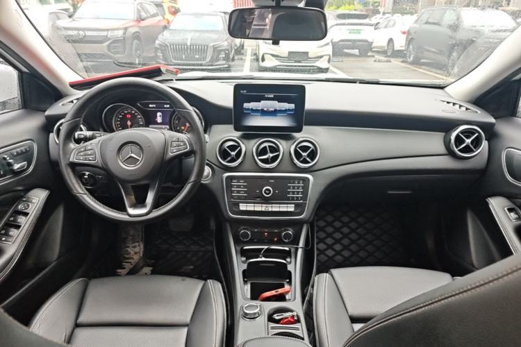 Used Mercedes-Benz GLA 2019 GLA 200 Dynamic Edition Center Console