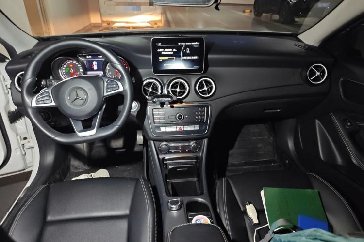 Used Mercedes-Benz GLA 2019 GLA 200 Dynamic Edition Center Console