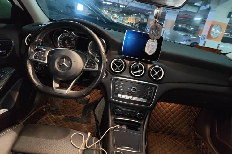 Used Mercedes-Benz GLA 2019 GLA 200 Fashion Model Center Console