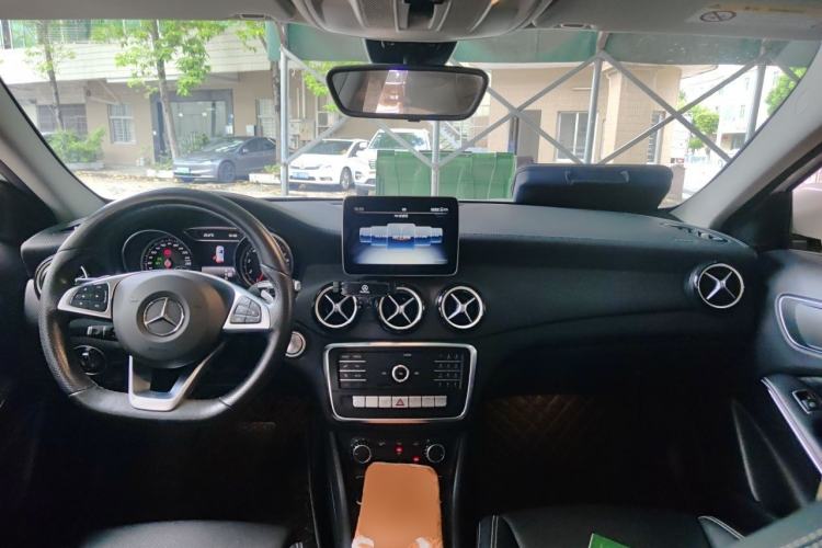 Used Mercedes-Benz GLA 2019 GLA 200 Fashion Model Center Console