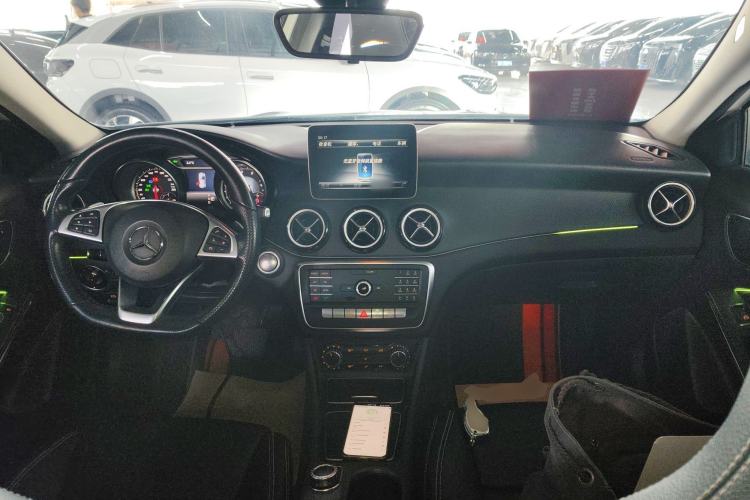 Used Mercedes-Benz GLA 2019 GLA 200 Dynamic Edition Center Console