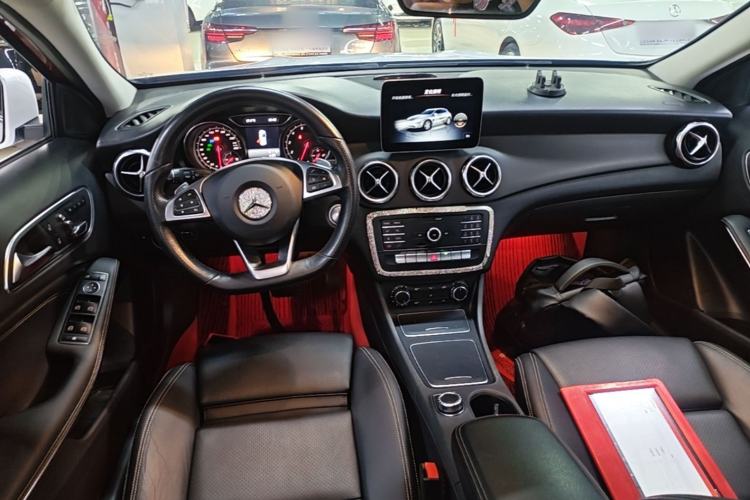 Used Mercedes-Benz GLA 2019 GLA 200 Dynamic Edition Center Console