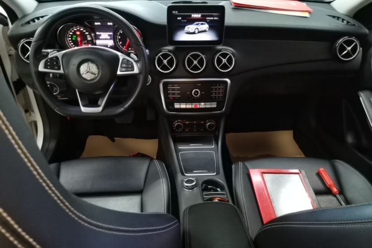 Used Mercedes-Benz GLA 2019 GLA 200 Fashion Model Center Console