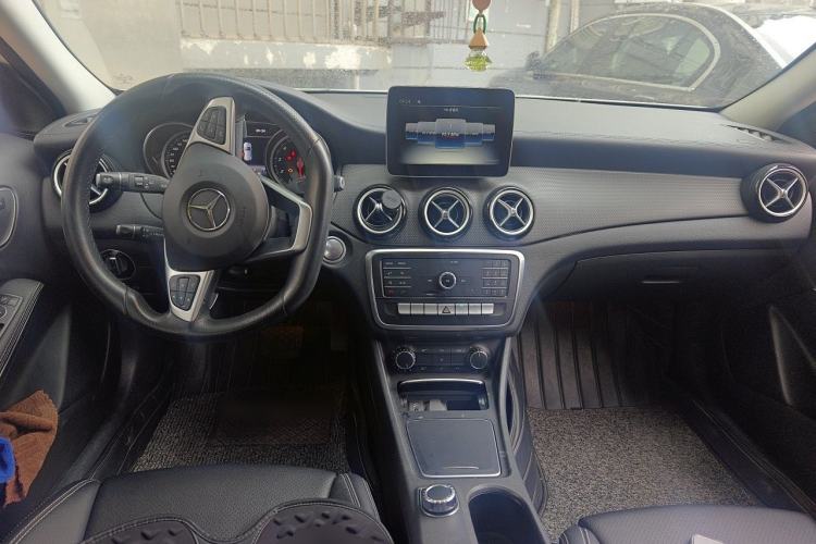 Used Mercedes-Benz GLA 2019 GLA 200 Fashion Model Center Console