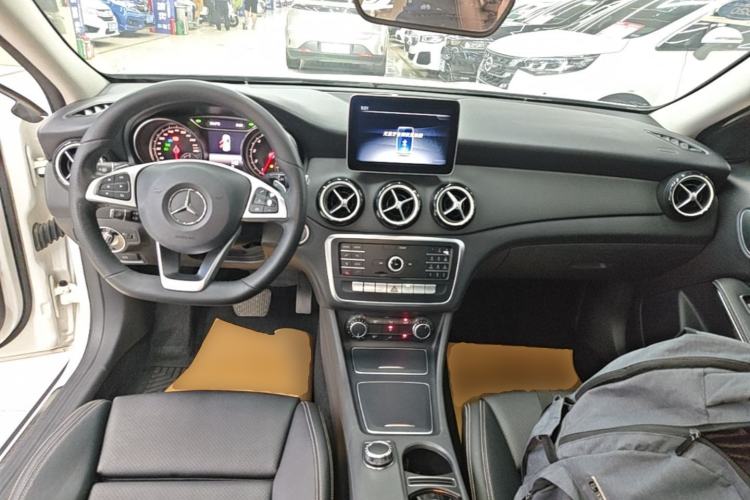Used Mercedes-Benz GLA 2019 GLA 200 Dynamic Edition Center Console