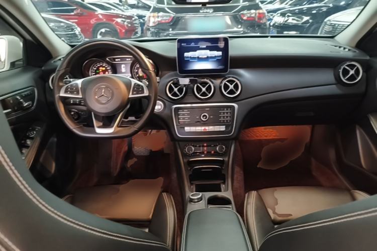 Used Mercedes-Benz GLA 2019 GLA 200 Dynamic Edition Center Console