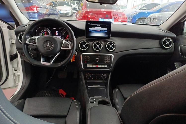 Used Mercedes-Benz GLA 2019 GLA 200 Fashion Model Center Console