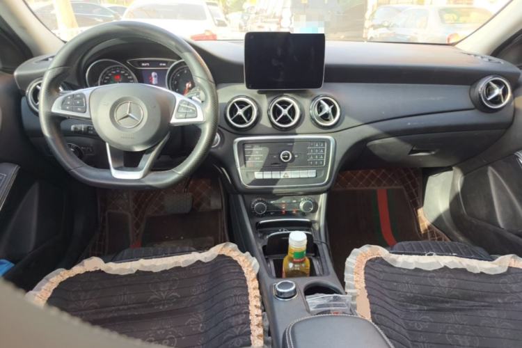 Used Mercedes-Benz GLA 2019 GLA 200 Dynamic Edition Center Console