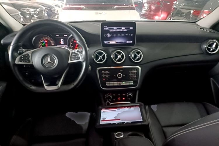 Used Mercedes-Benz GLA 2019 GLA 200 Fashion Model Center Console