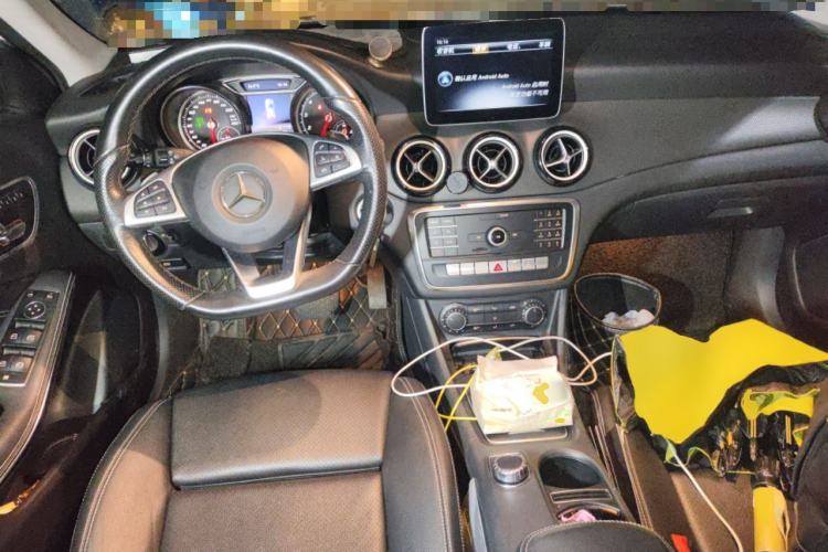 Used Mercedes-Benz GLA 2019 GLA 200 Dynamic Edition Center Console