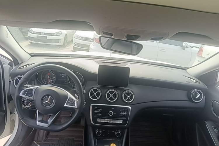 Used Mercedes-Benz GLA 2019 GLA 200 Fashion Model Center Console