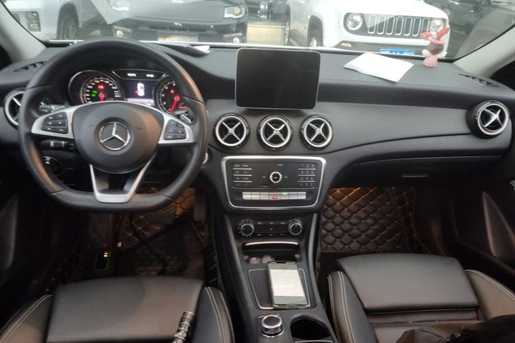 Used Mercedes-Benz GLA 2019 GLA 200 Fashion Model Center Console