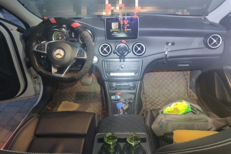 Used Mercedes-Benz GLA 2019 GLA 200 Dynamic Edition Center Console