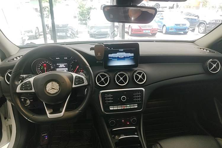 Used Mercedes-Benz GLA 2019 GLA 200 Fashion Model Center Console