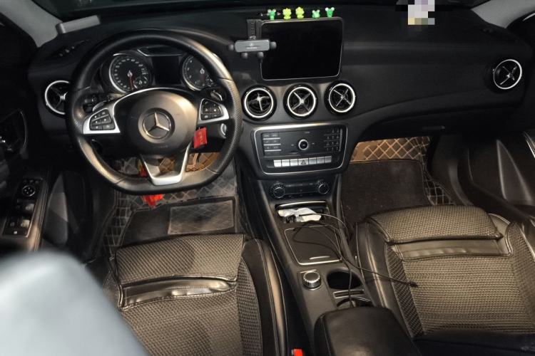 Used Mercedes-Benz GLA 2019 GLA 200 Fashion Model Center Console