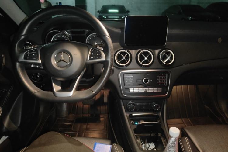 Used Mercedes-Benz GLA 2019 GLA 200 Fashion Model Center Console