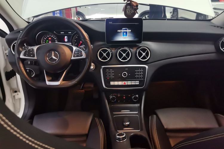 Used Mercedes-Benz GLA 2019 GLA 200 Fashion Model Center Console