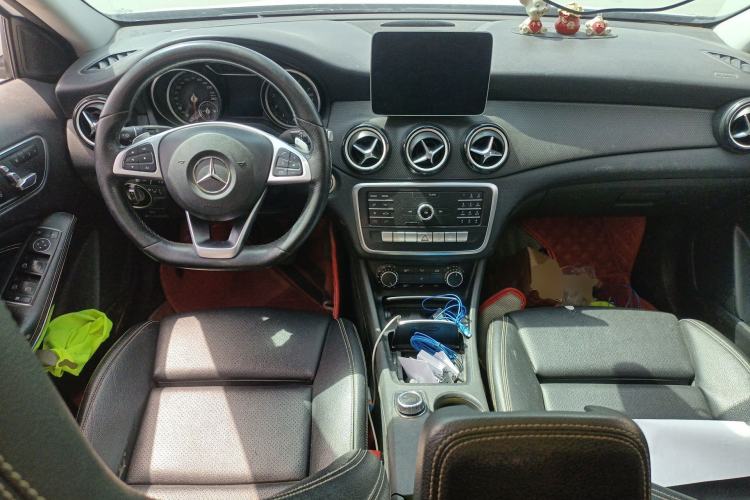 Used Mercedes-Benz GLA 2019 GLA 200 Dynamic Edition Center Console