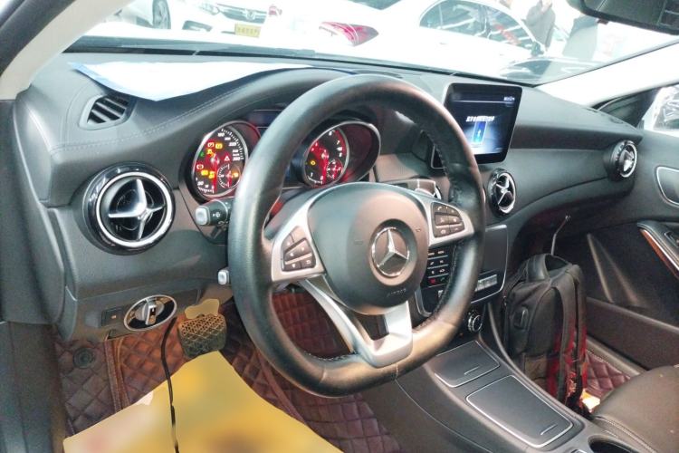 Used Mercedes-Benz GLA 2019 GLA 200 Fashion Model Center Console