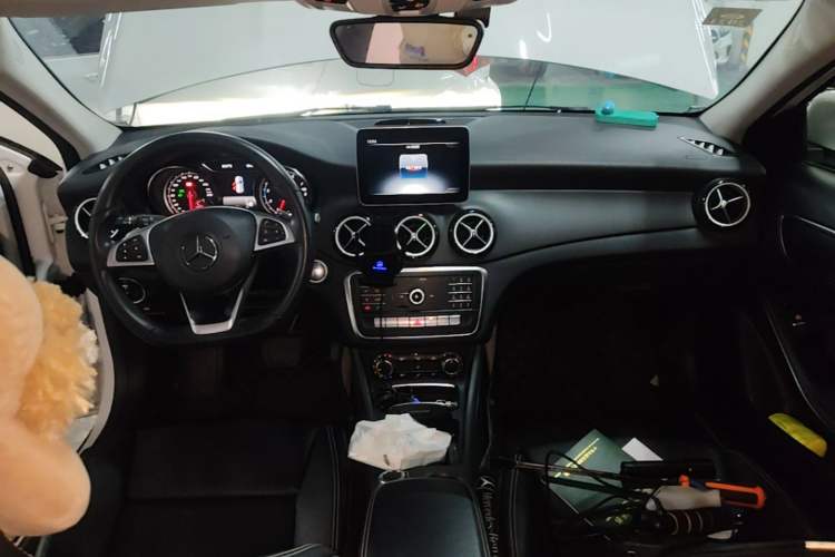 Used Mercedes-Benz GLA 2019 GLA 200 Fashion Model Center Console