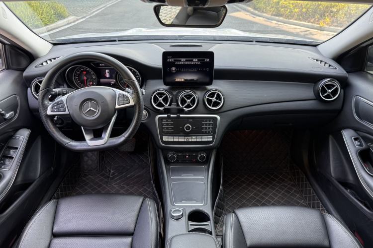 Used Mercedes-Benz GLA 2019 GLA 220 4MATIC Sport Edition Center Console