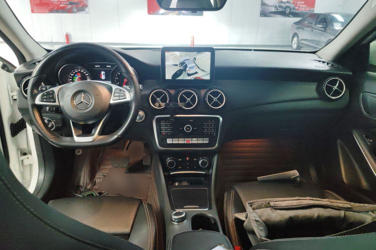 Used Mercedes-Benz GLA 2019 GLA 200 Dynamic Edition Center Console