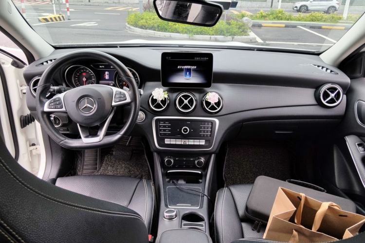 Used Mercedes-Benz GLA 2019 GLA 200 Fashion Model Center Console