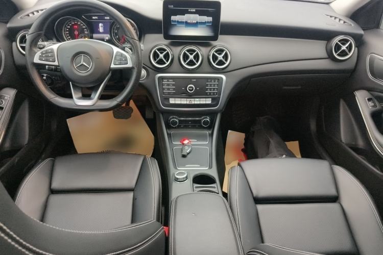 Used Mercedes-Benz GLA 2019 GLA 200 Dynamic Edition Center Console