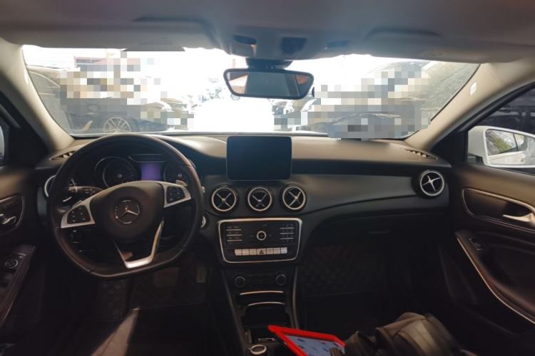 Used Mercedes-Benz GLA 2019 GLA 200 Dynamic Edition Center Console