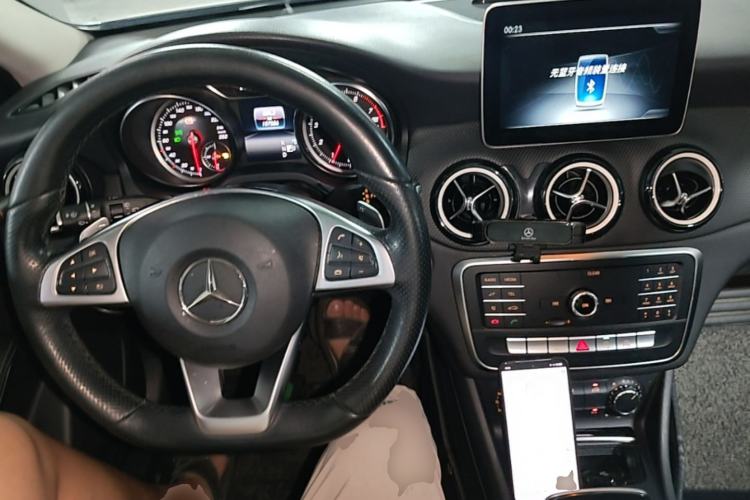 Used Mercedes-Benz GLA 2019 GLA 200 Dynamic Edition Center Console