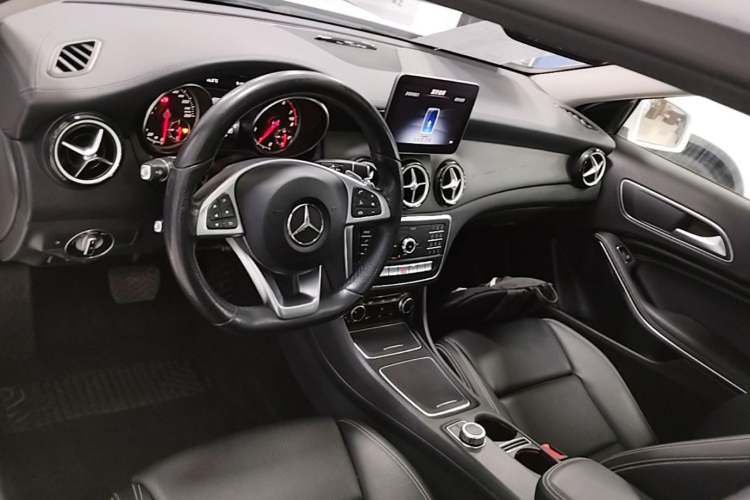 Used Mercedes-Benz GLA 2019 GLA 200 Fashion Model Center Console