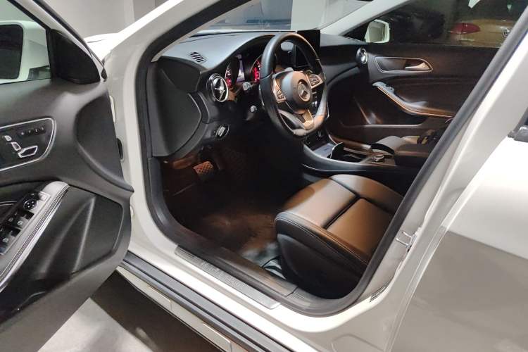 Used Mercedes-Benz GLA 2019 GLA 200 Dynamic Edition Driver Seat