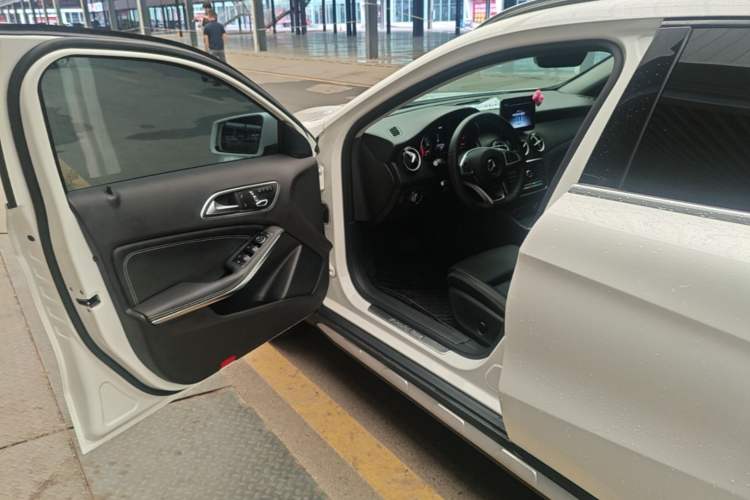 Used Mercedes-Benz GLA 2019 GLA 200 Dynamic Edition Driver Seat