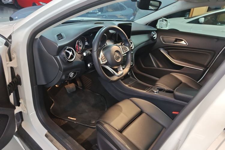Used Mercedes-Benz GLA 2019 GLA 200 Dynamic Edition Driver Seat