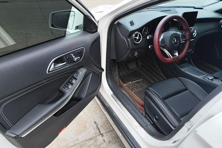 Used Mercedes-Benz GLA 2019 GLA 200 Dynamic Edition Driver Seat