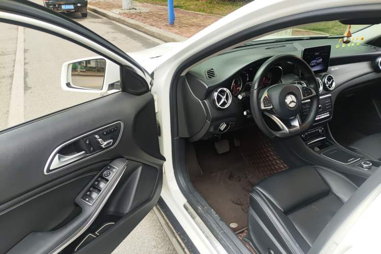 Used Mercedes-Benz GLA 2019 GLA 200 Dynamic Edition Driver Seat