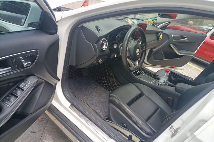 Used Mercedes-Benz GLA 2019 GLA 200 Dynamic Edition Driver Seat