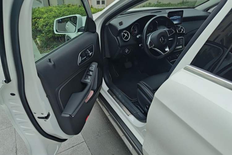 Used Mercedes-Benz GLA 2019 GLA 200 Dynamic Edition Driver Seat