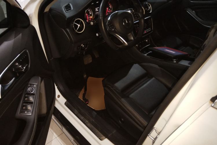 Used Mercedes-Benz GLA 2019 GLA 200 Dynamic Edition Driver Seat