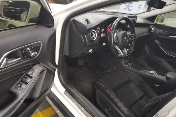 Used Mercedes-Benz GLA 2019 GLA 200 Dynamic Edition Driver Seat