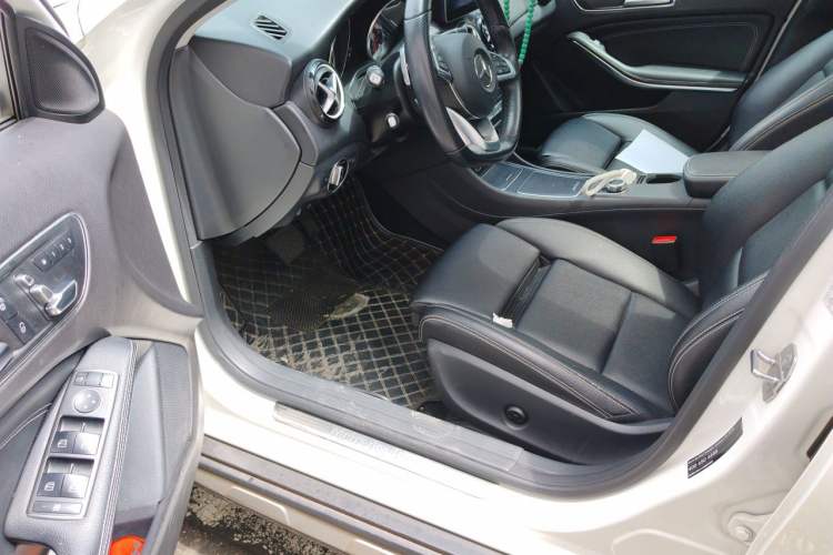 Used Mercedes-Benz GLA 2019 GLA 200 Dynamic Edition Driver Seat