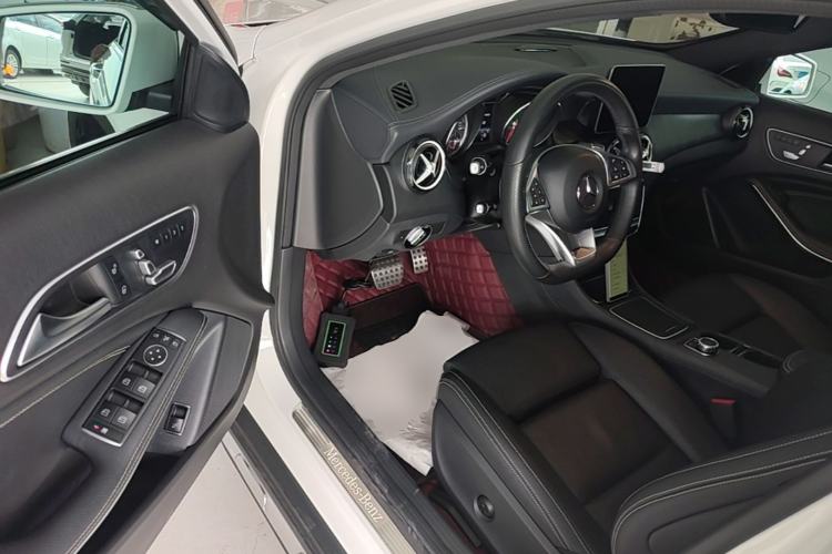 Used Mercedes-Benz GLA 2019 GLA 260 4MATIC Sport Edition Driver Seat