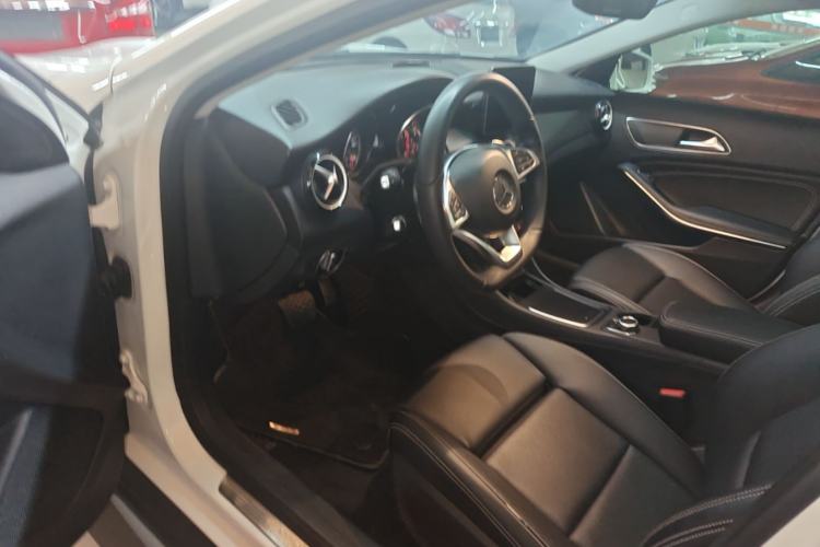 Used Mercedes-Benz GLA 2019 GLA 200 Dynamic Edition Driver Seat