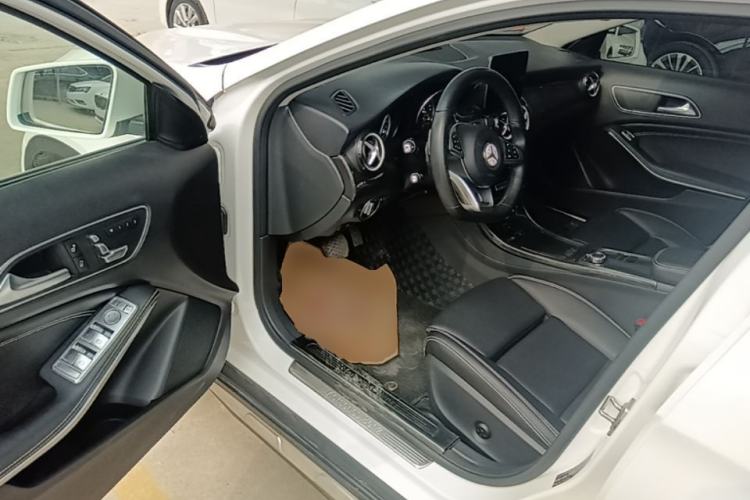 Used Mercedes-Benz GLA 2019 GLA 200 Dynamic Edition Driver Seat