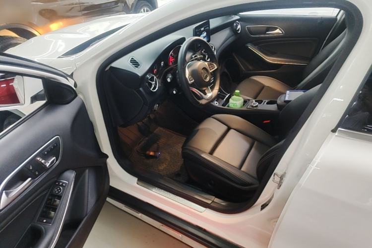 Used Mercedes-Benz GLA 2019 GLA 200 Dynamic Edition Driver Seat