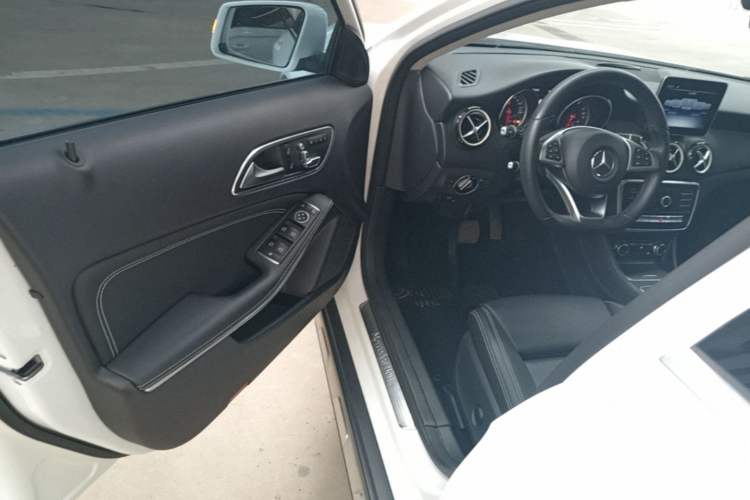 Used Mercedes-Benz GLA 2019 GLA 200 Dynamic Edition Driver Seat
